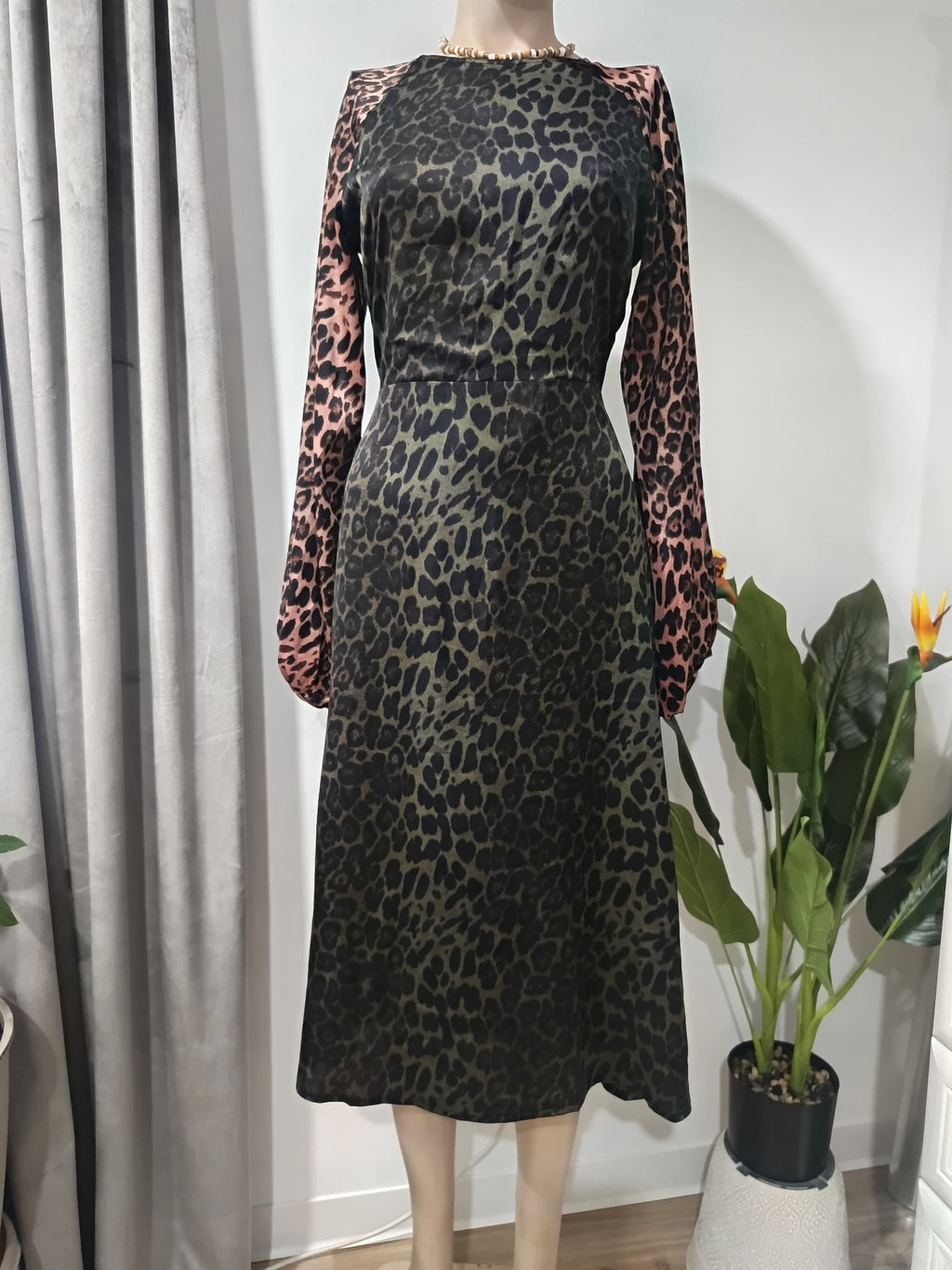 Rochie midi leopard Traffic People față