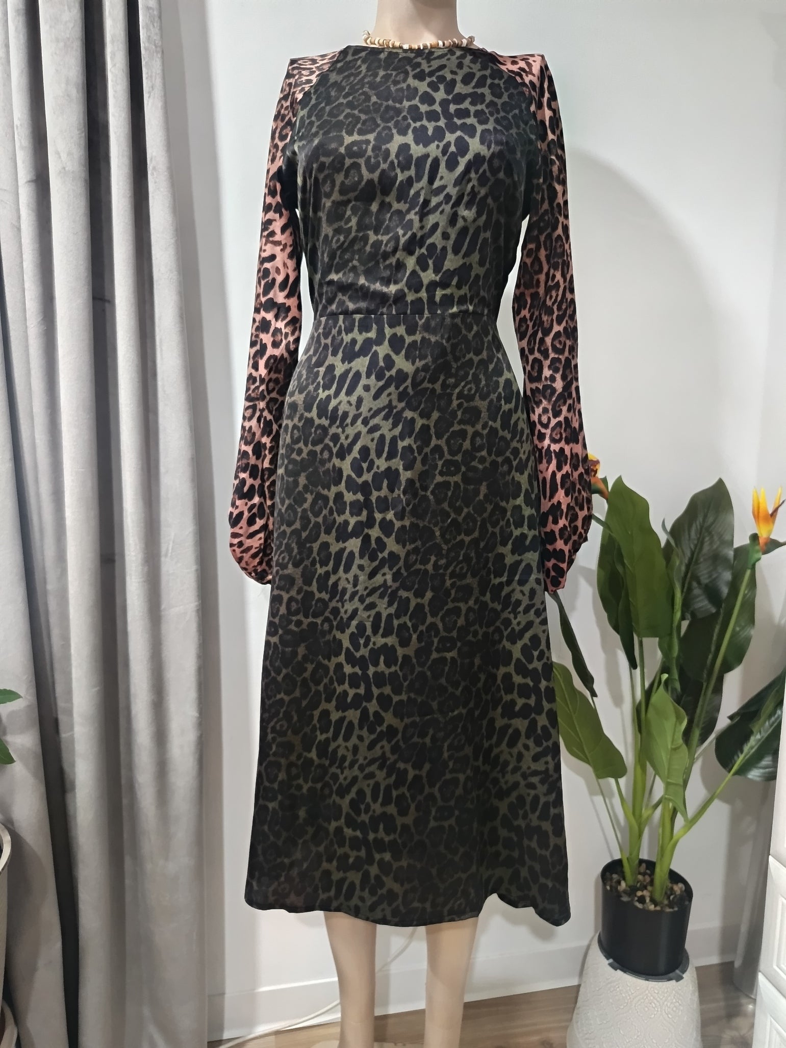 Rochie midi leopard Traffic People față
