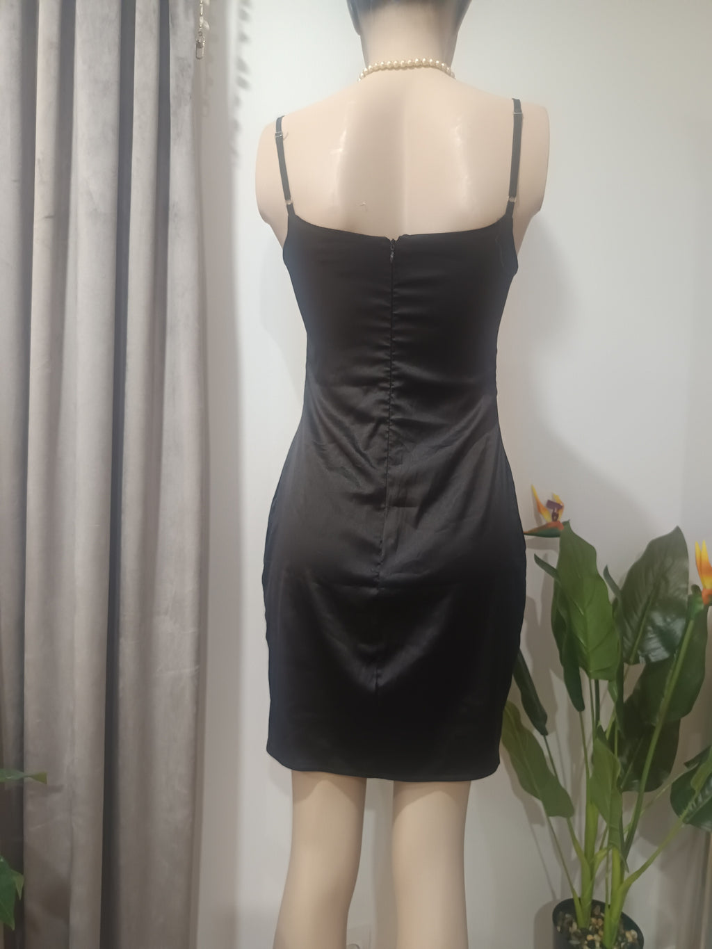 Rochie mini neagră satin Missguided spate