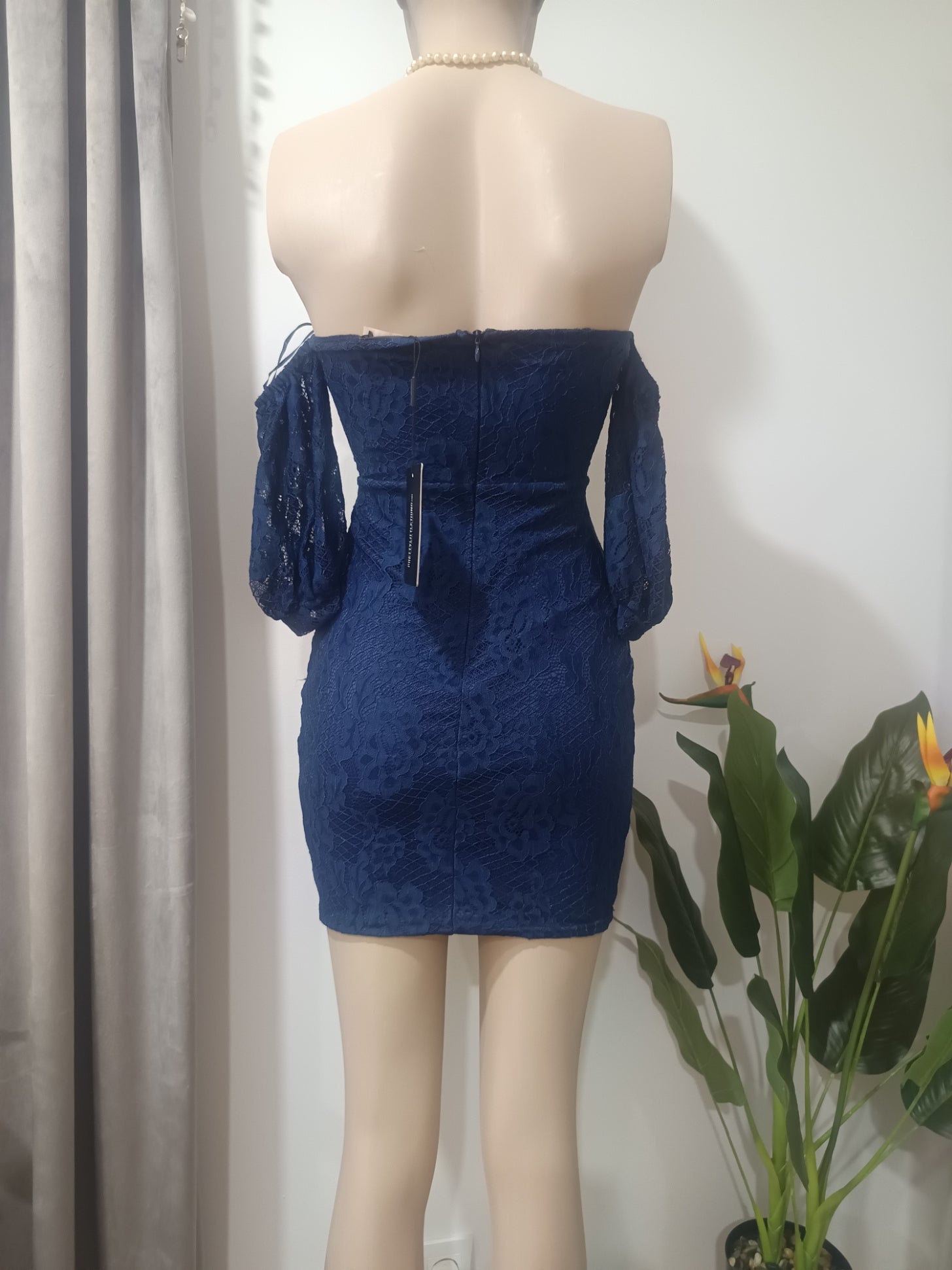 Rochie mini dantelă albastră PrettyLittleThing spate