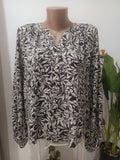 Bluză neagră botanică H&M față