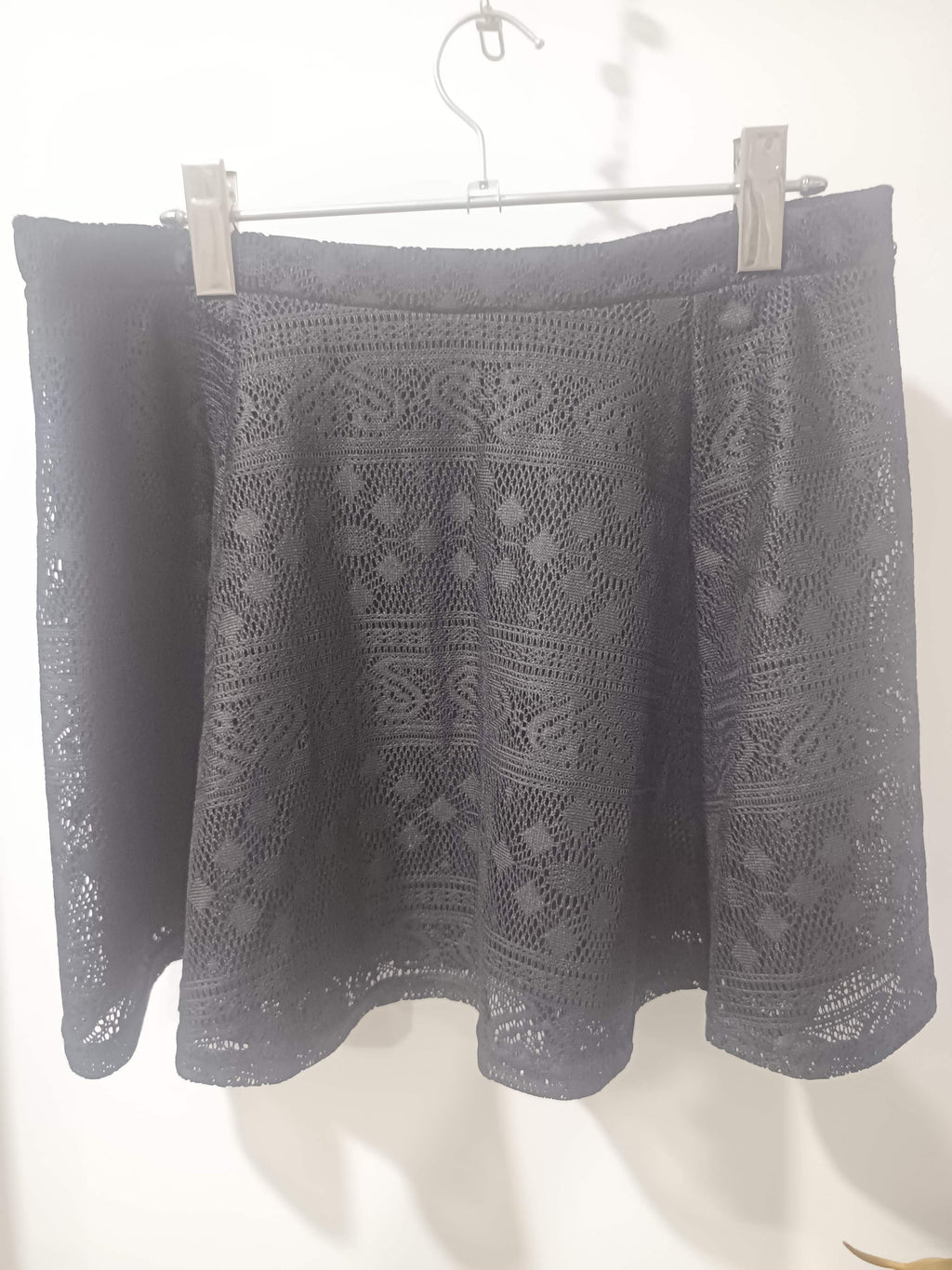 Fustă evazată dantelă neagră River Island - față