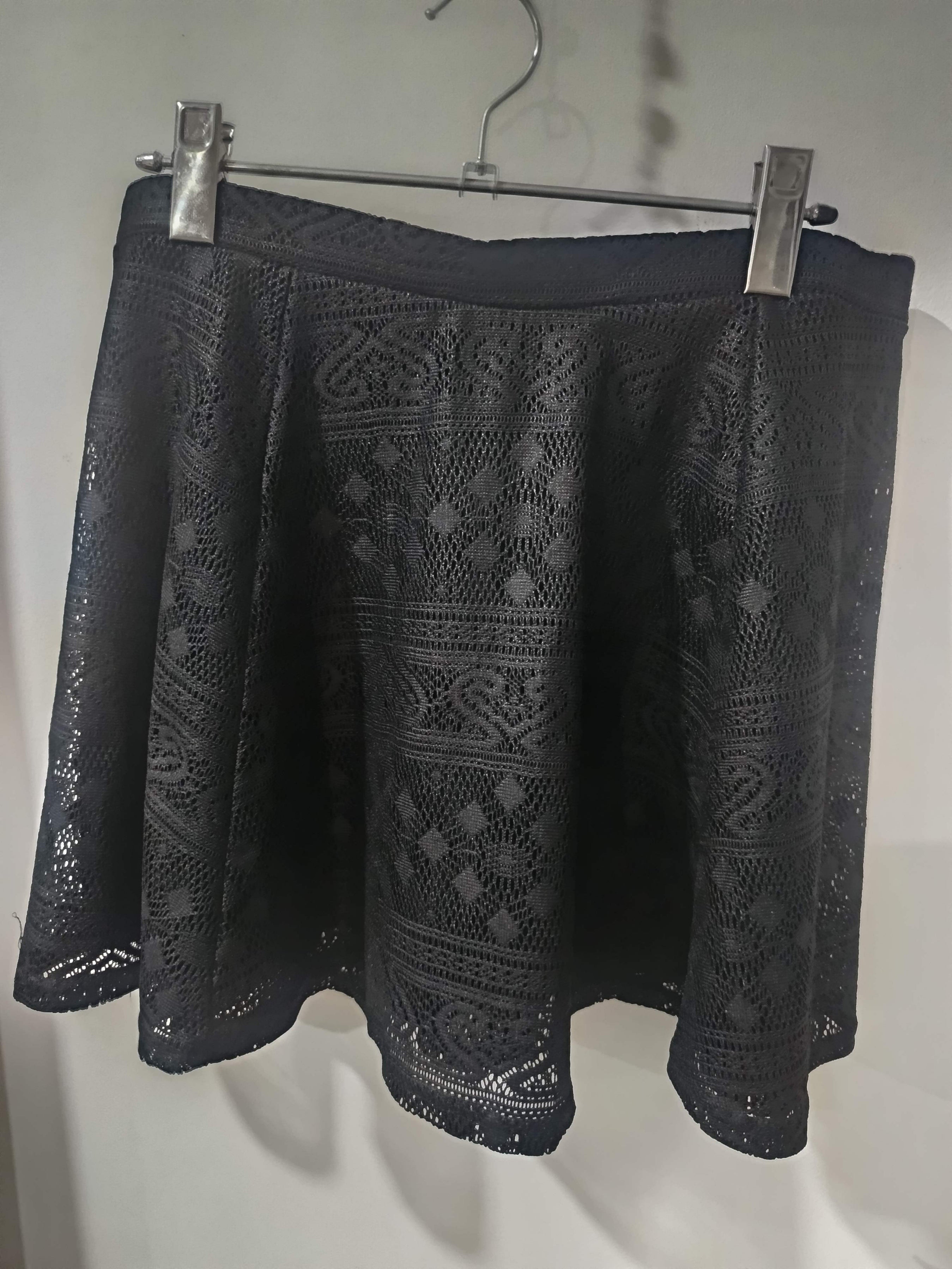 Fustă evazată dantelă neagră River Island - spate