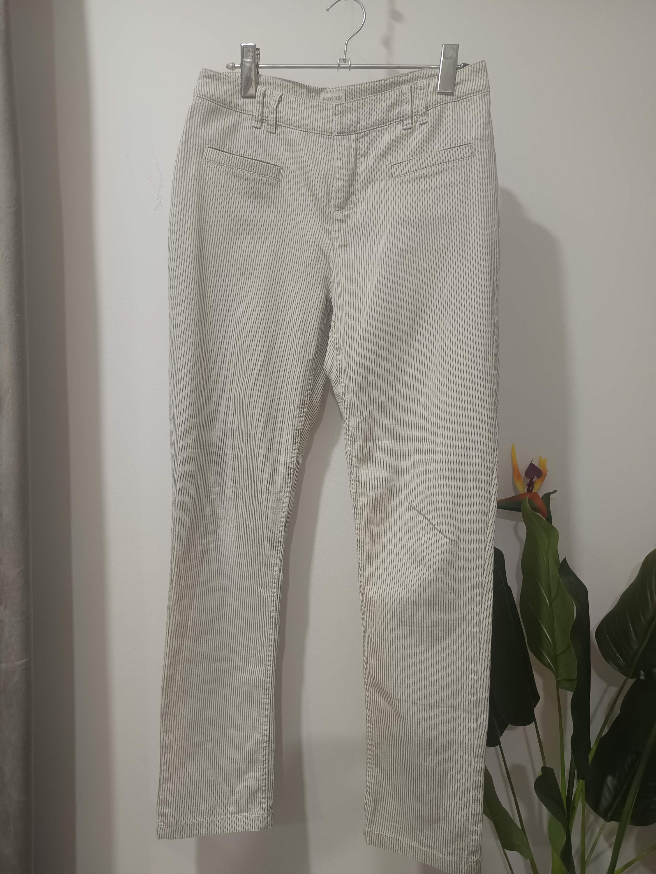 Pantaloni dungă fină bej Monsoon - față