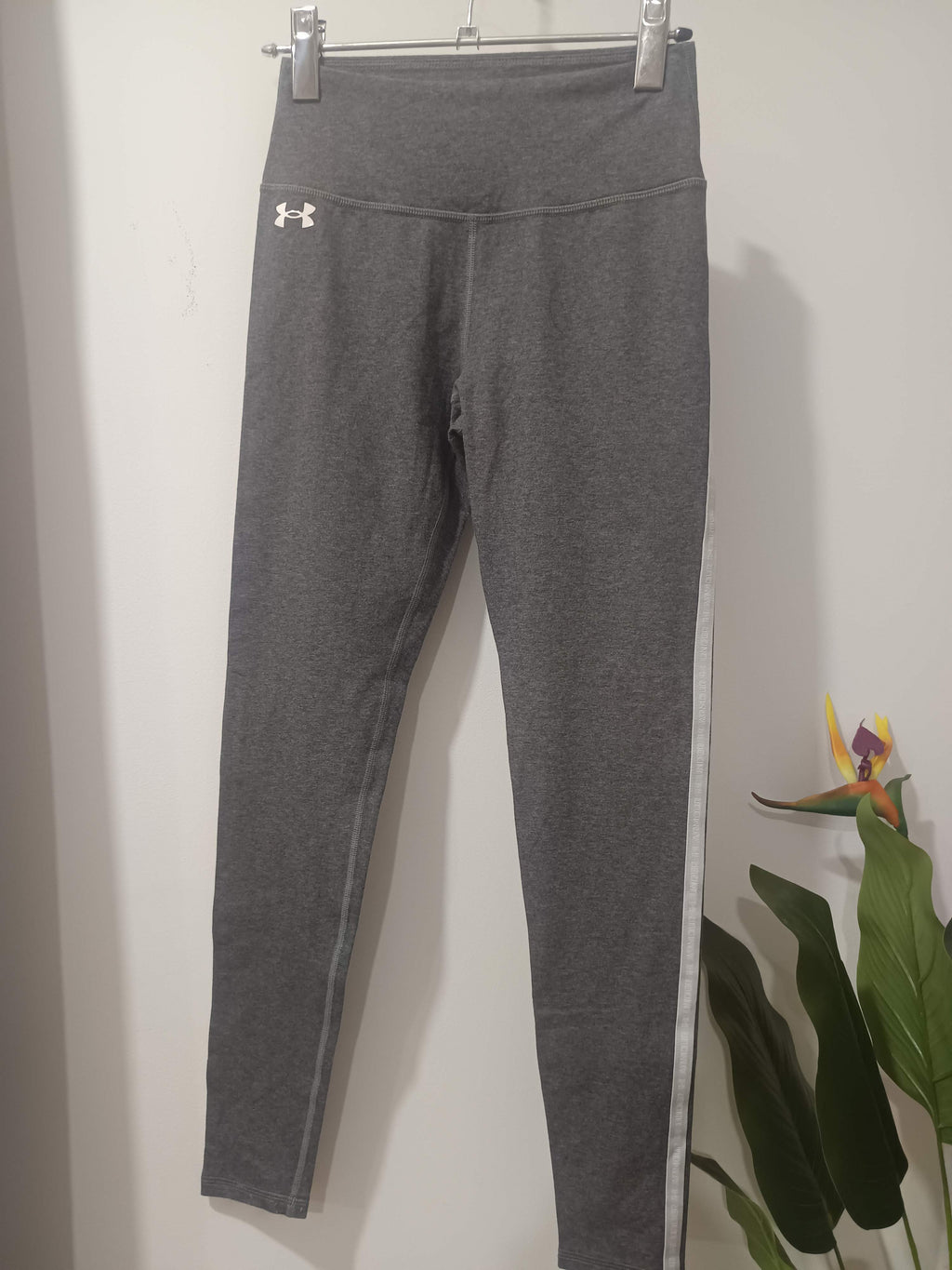 Colani sport gri Under Armour - față