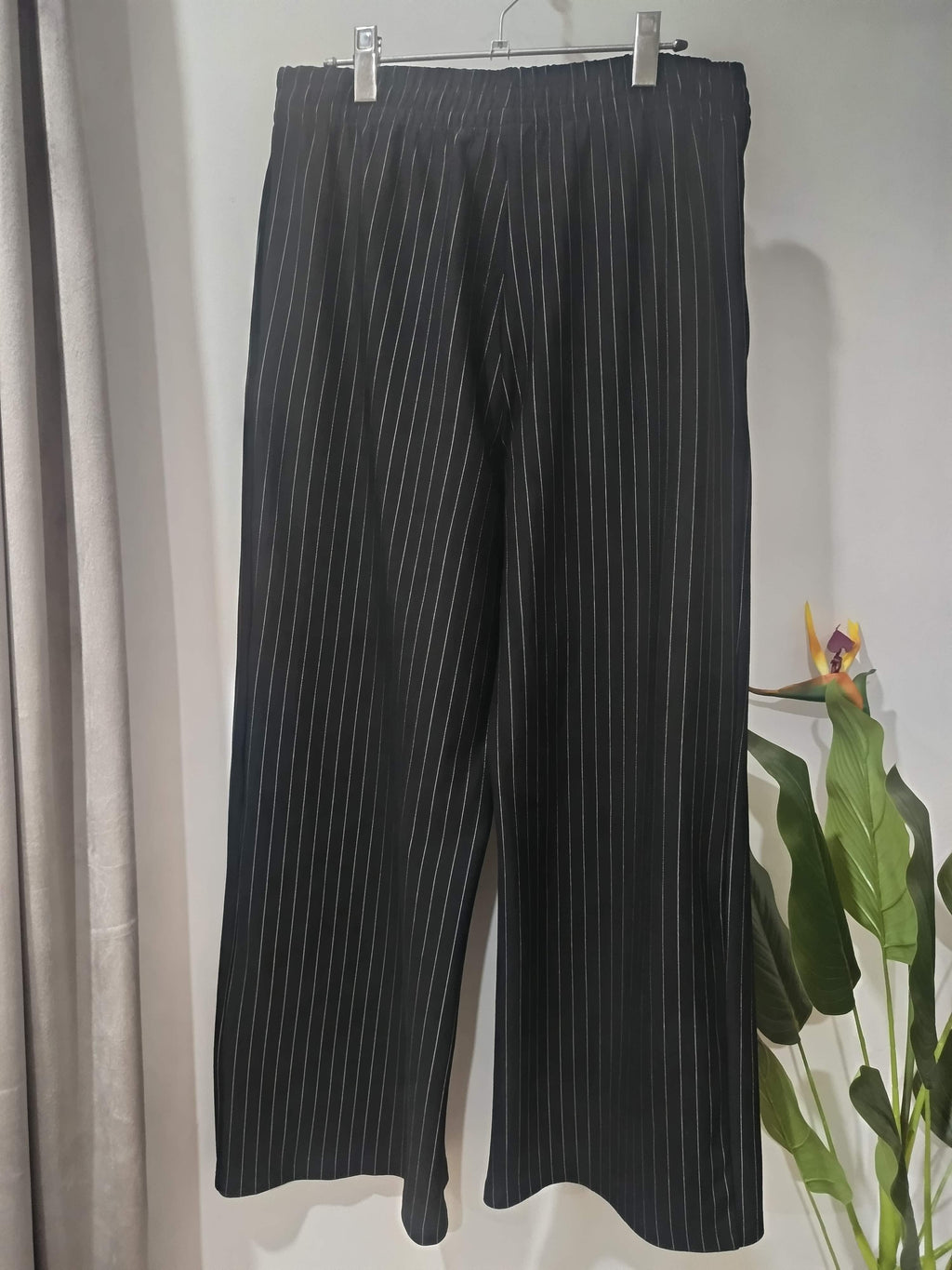 Pantaloni wide-leg pinstripe negru F&F - spate