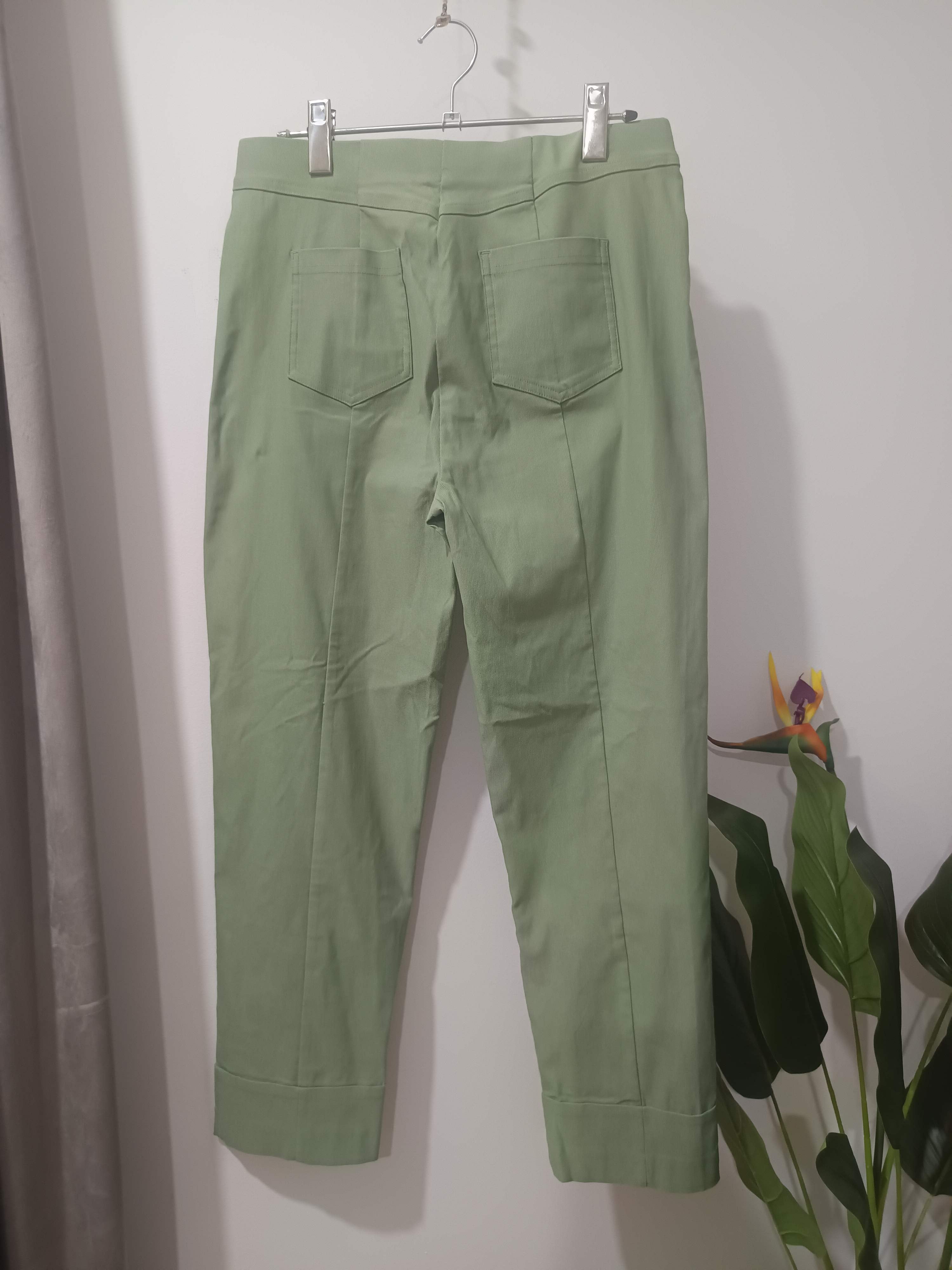 Pantaloni crop verde sage Gallery - spate