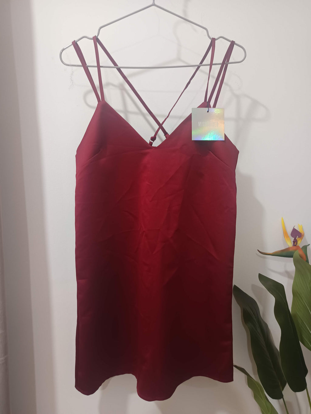 Rochie slip satinată vișinie Missguided - față