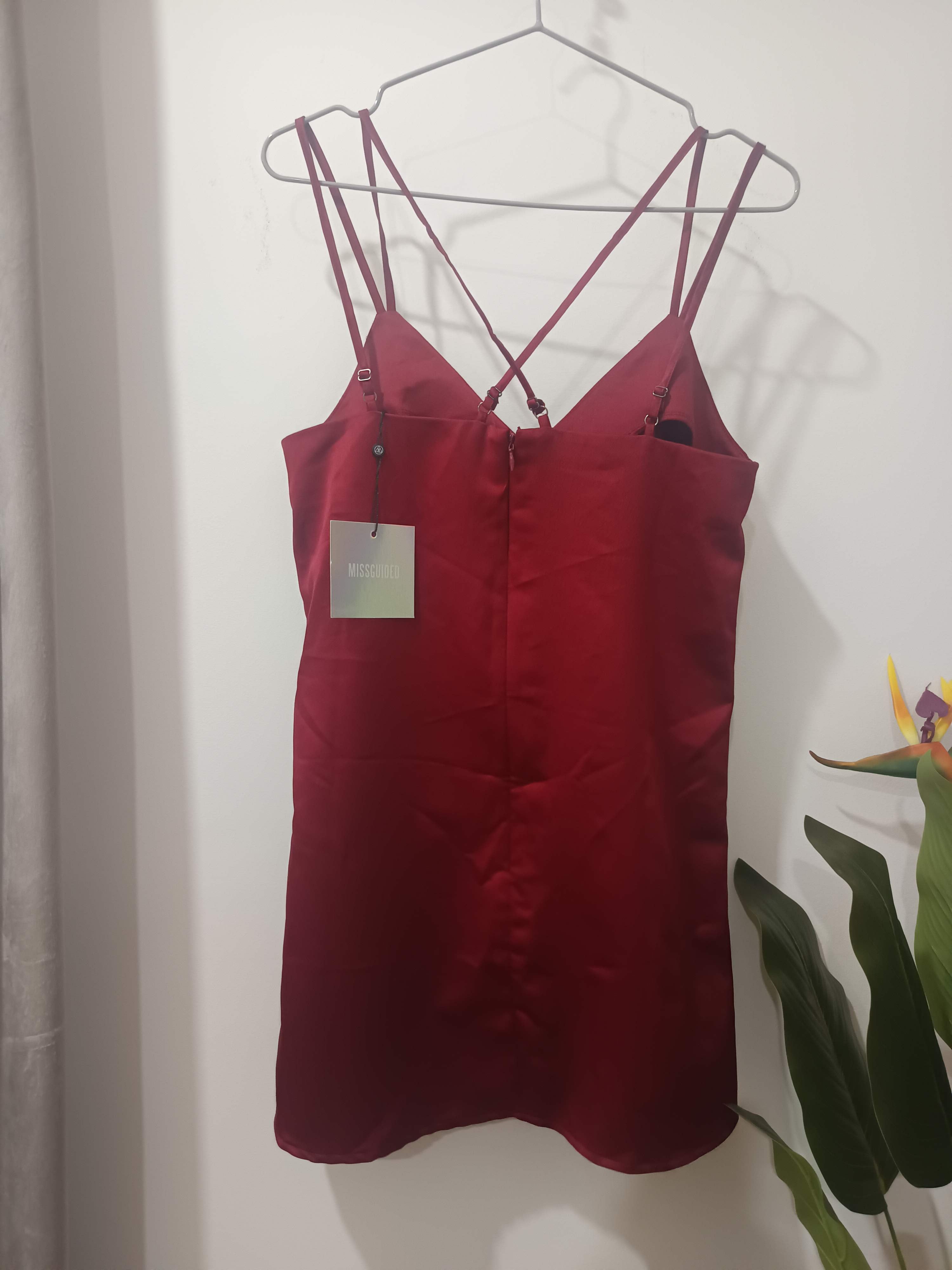 Rochie slip satinată vișinie Missguided - spate