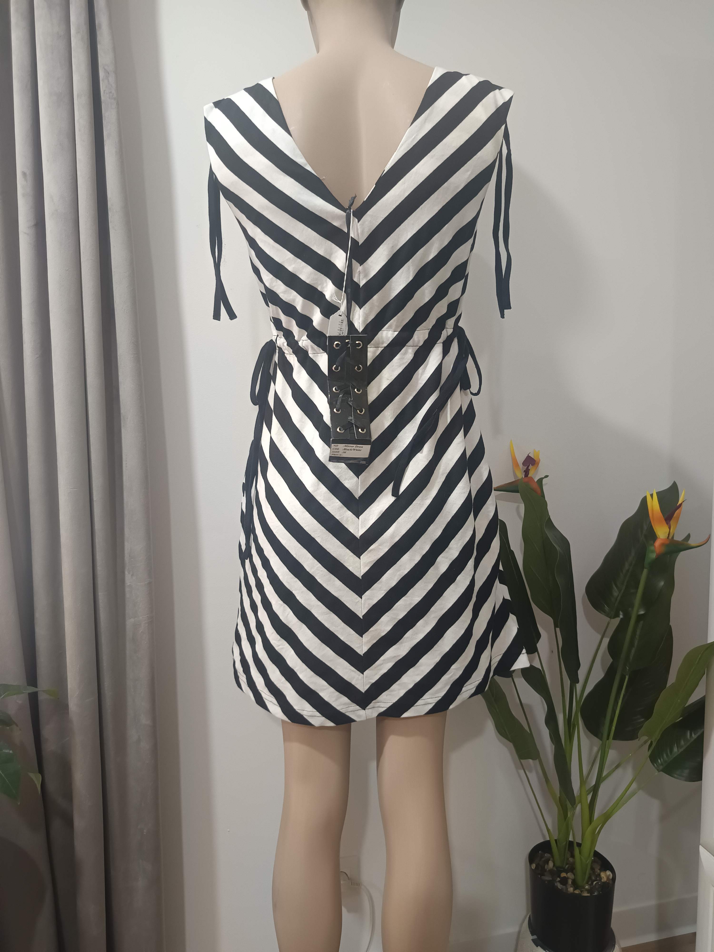Rochie midi chevron negru-alb Vixen - spate