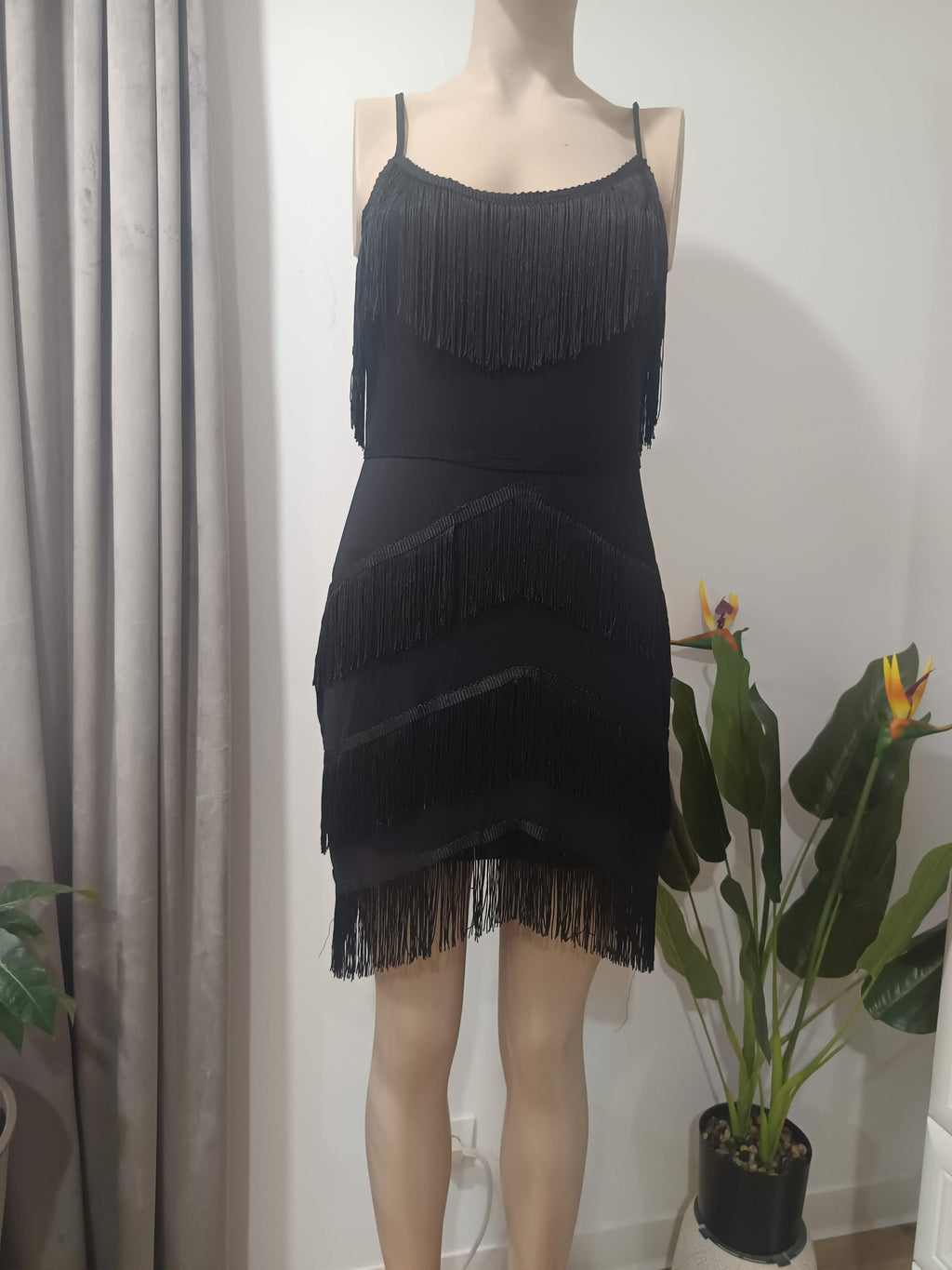 Rochie mini neagră franjuri niveluri Boohoo - față