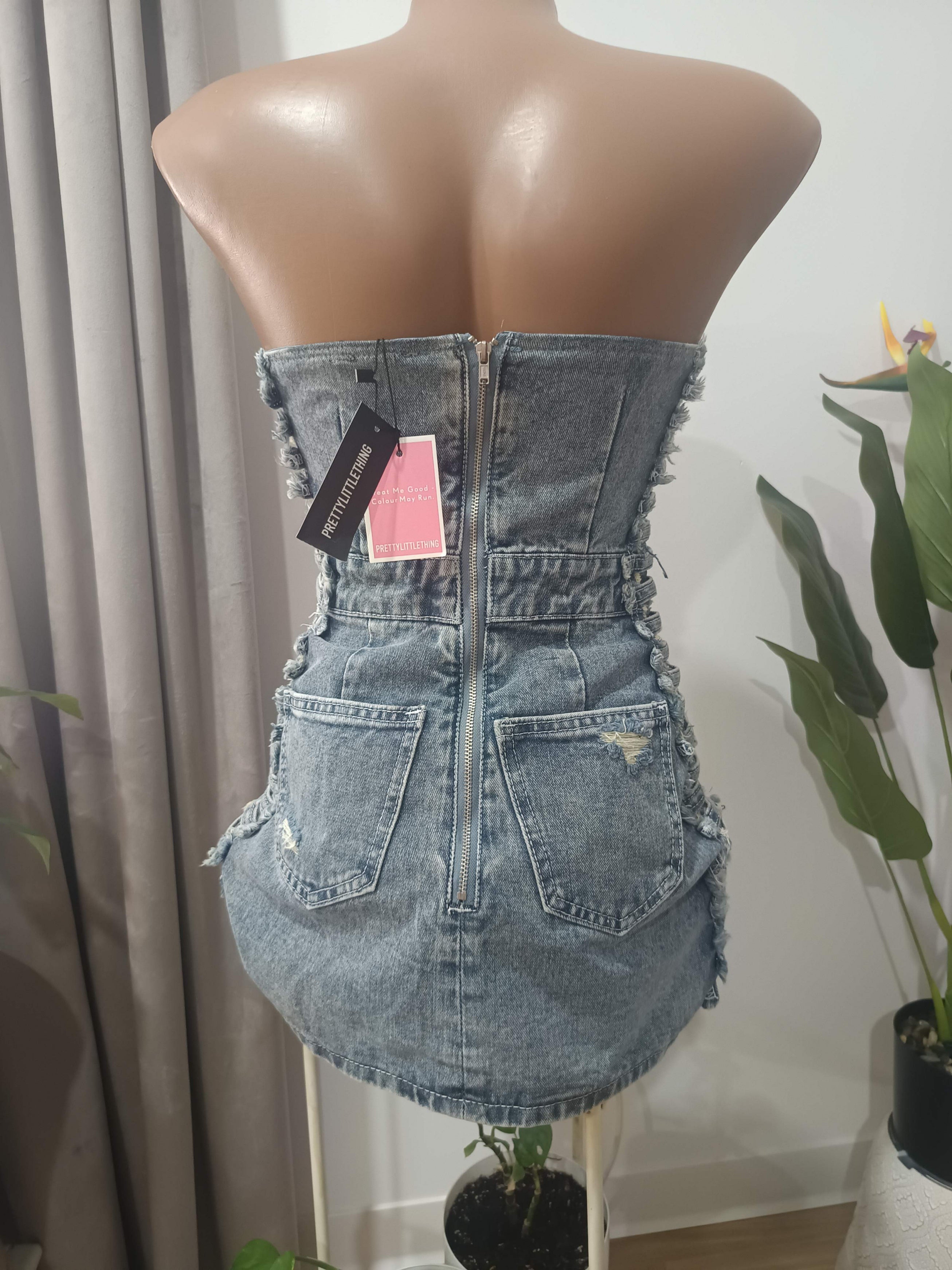 Rochie mini denim strapless rupturi PrettyLittleThing - spate