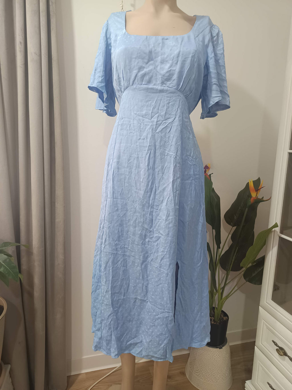 Rochie midi albastru cer crinkle Nobody's Child - față