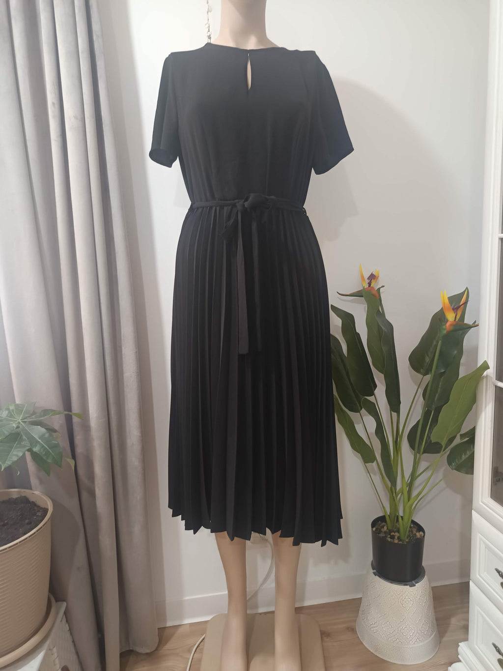 Rochie midi neagră fustă plisata Dorothy Perkins - față