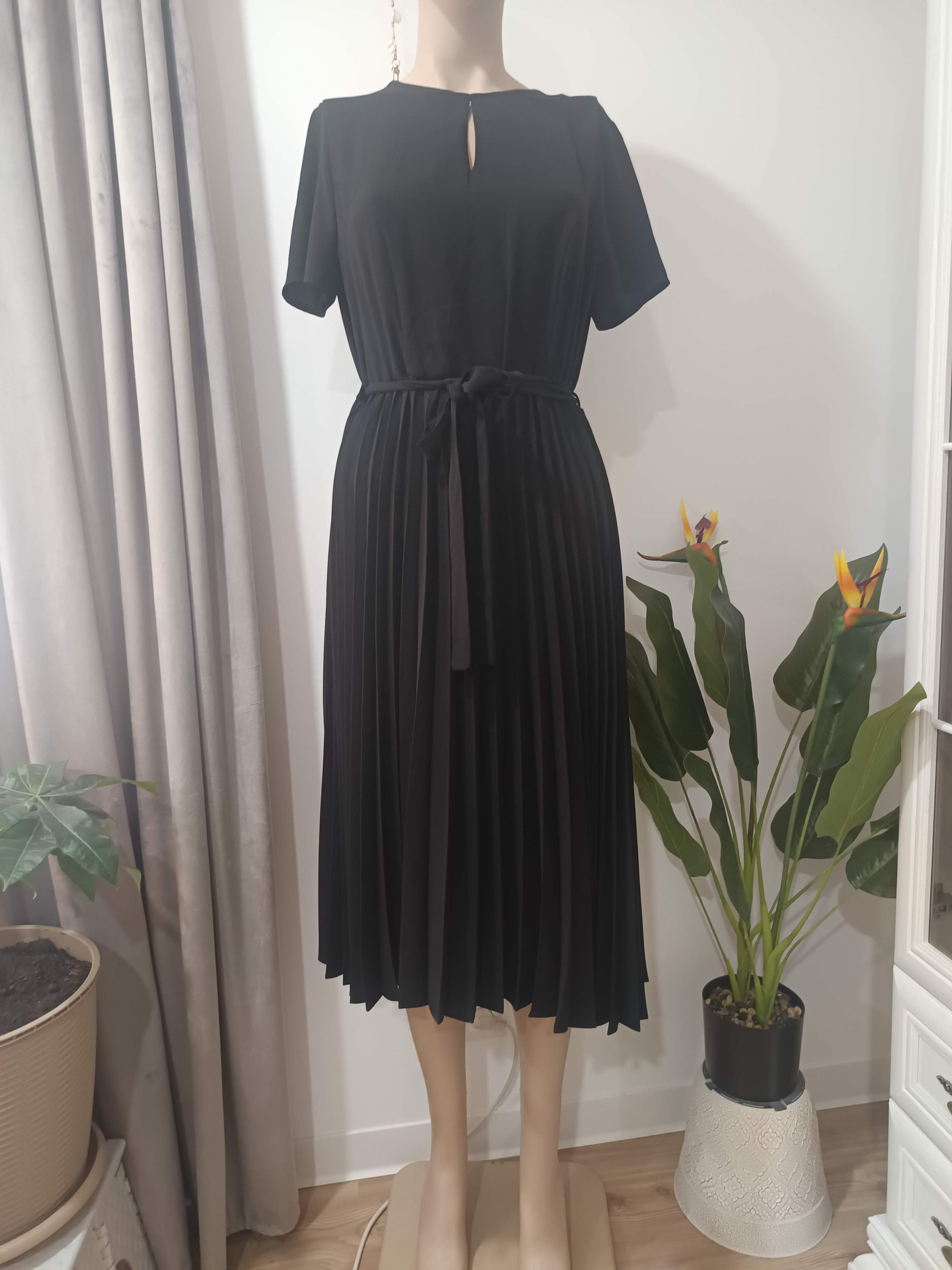 Rochie midi neagră fustă plisata Dorothy Perkins - față