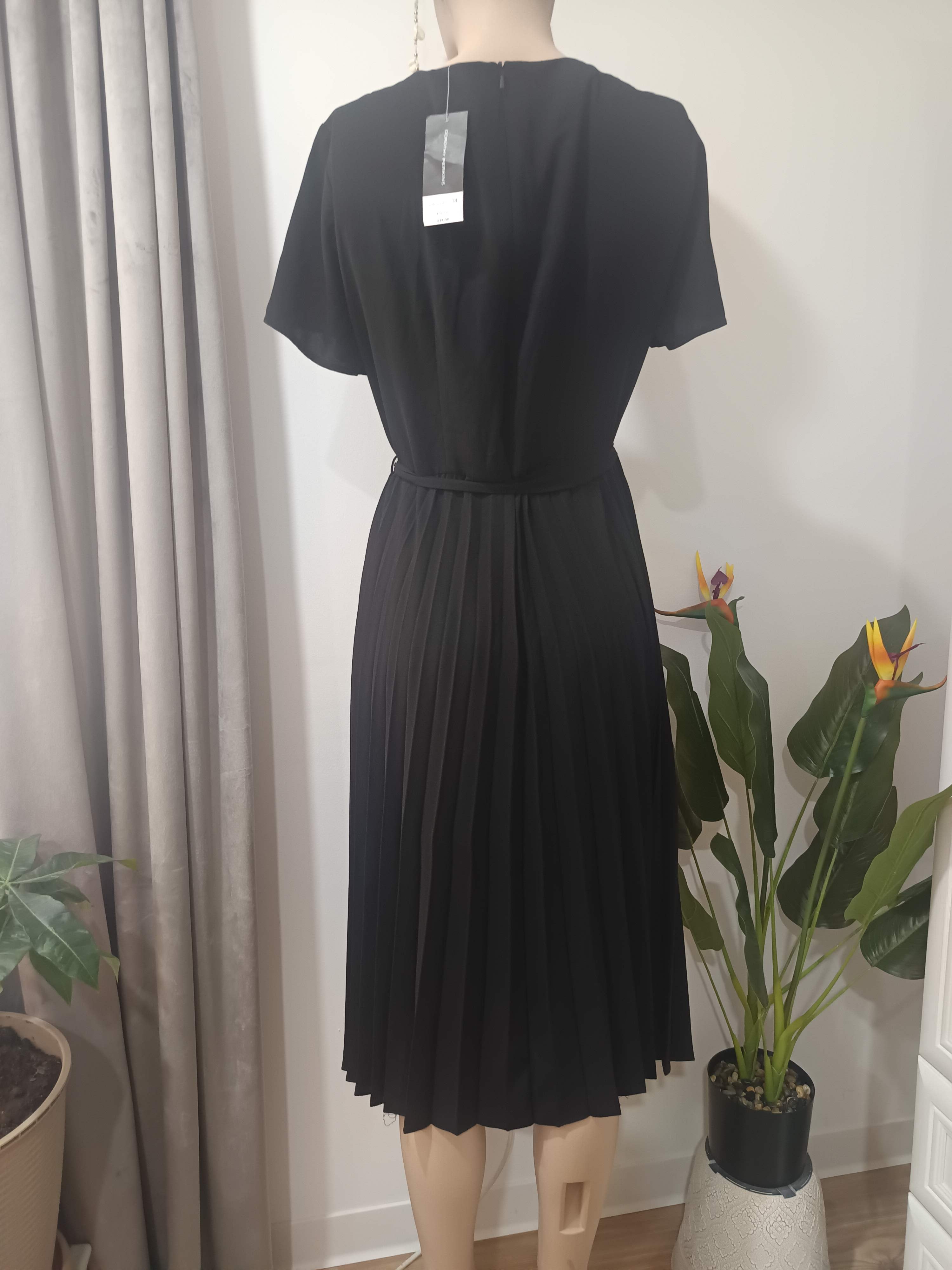 Rochie midi neagră fustă plisata Dorothy Perkins - spate