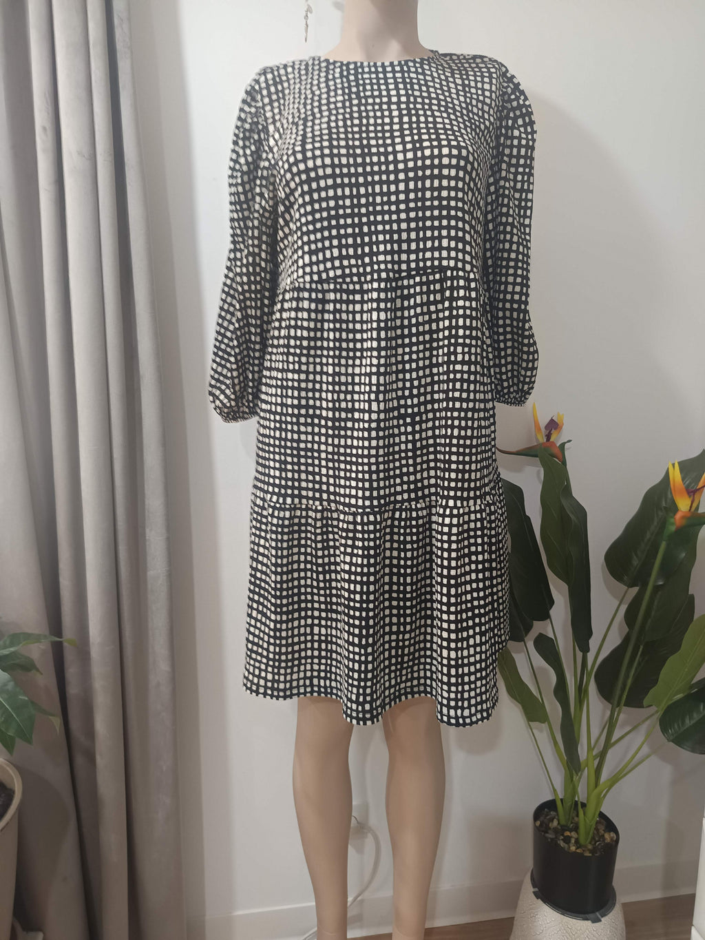 Rochie midi print pătrate negru-alb George - față