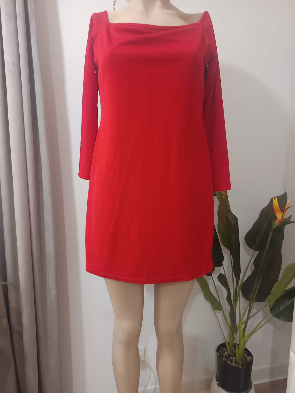 Rochie mini roșie decolteu pătrat PrettyLittleThing - față