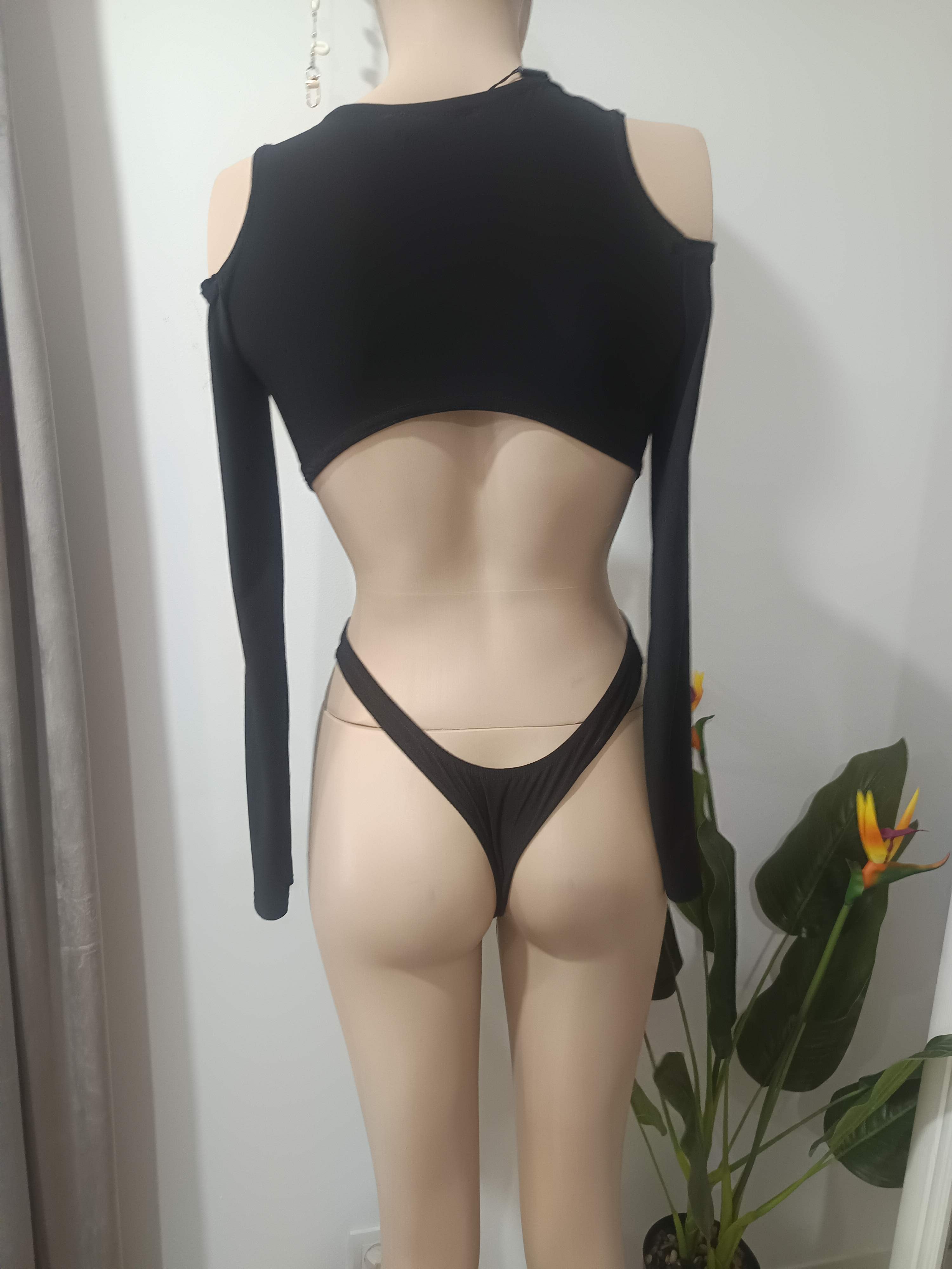 Body negru decolteu V extrem PrettyLittleThing - spate