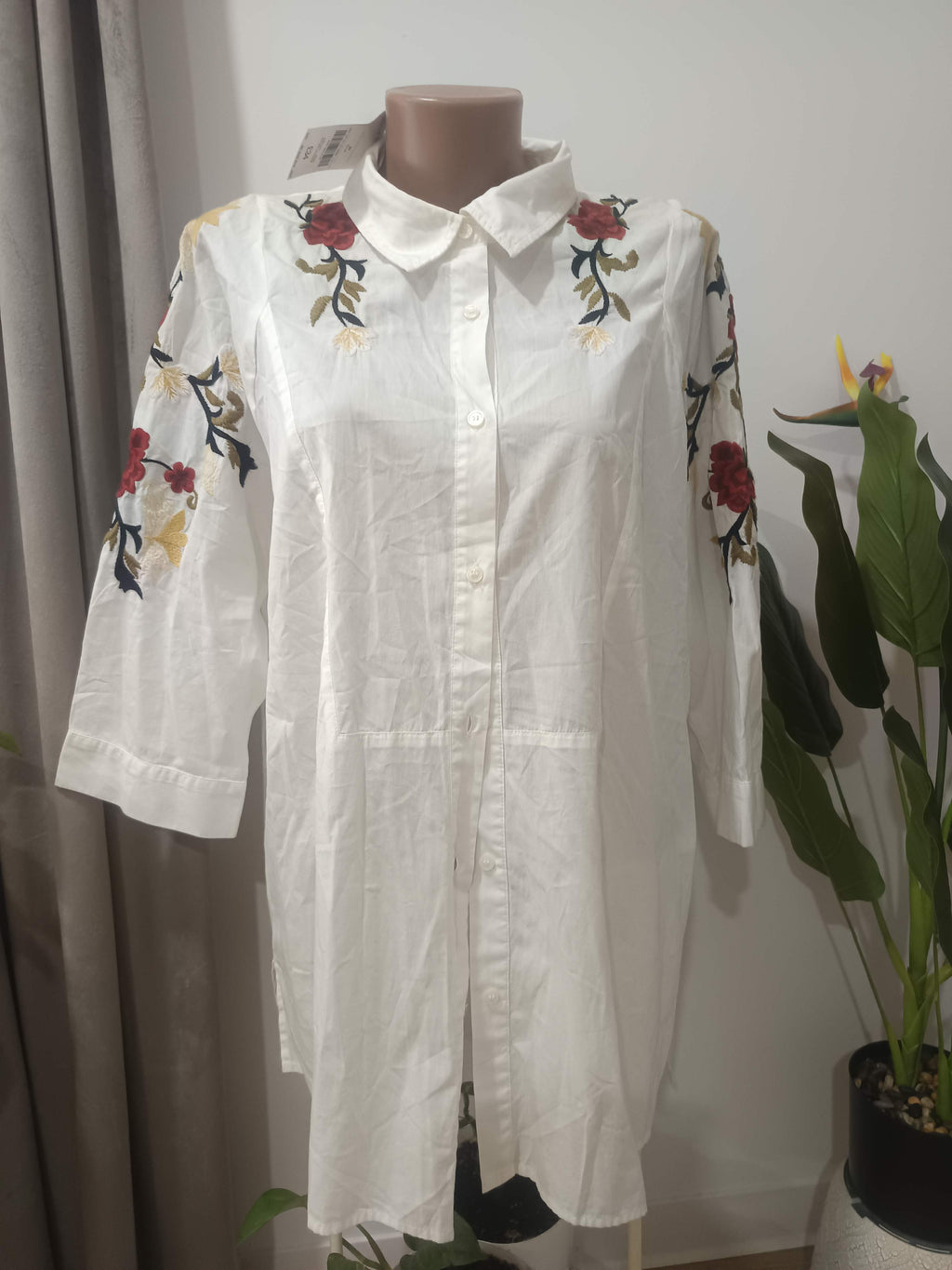 Rochie-cămașă albă broderie florală Next - față
