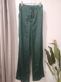 Pantaloni satin verde smarald wide-leg PrettyLittleThing - față