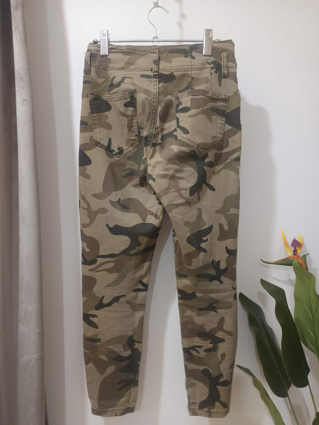 Pantaloni camuflaj army slim fit Bershka - spate