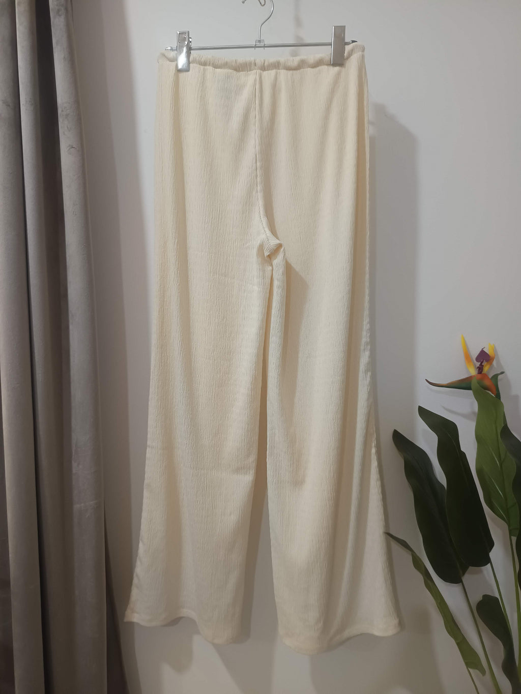 Pantaloni wide-leg crem crep texturat H&M copii - spate