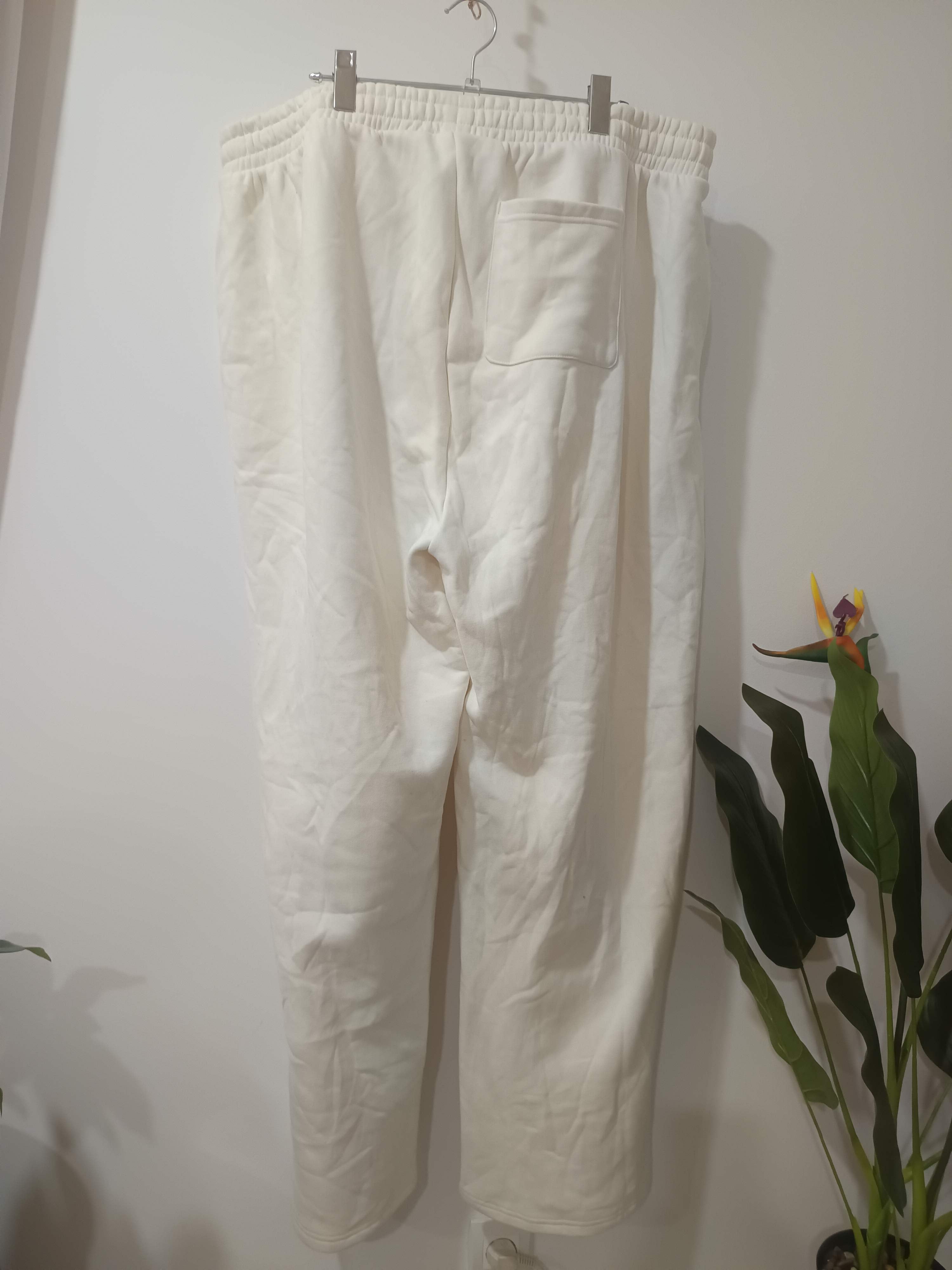 Pantaloni trening crem fleece Primark - spate