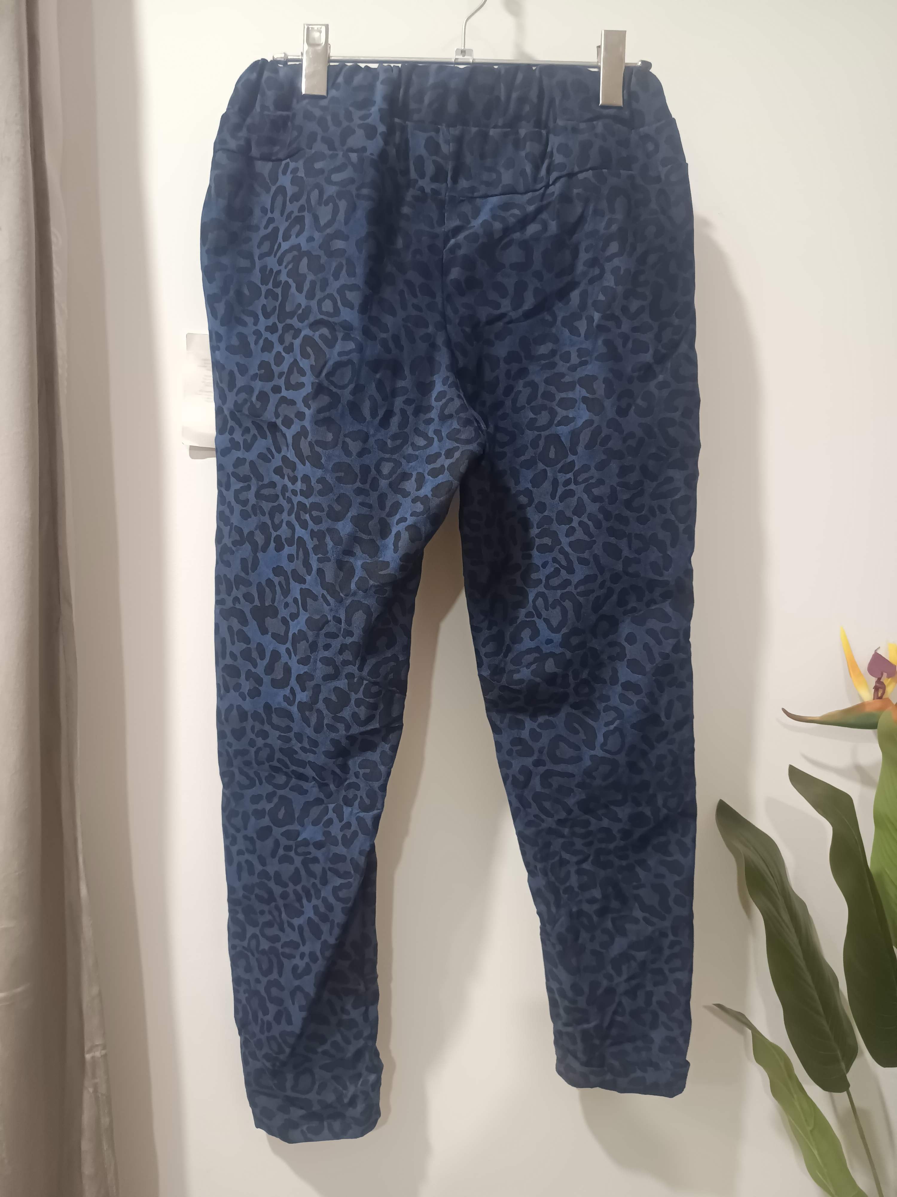 Pantaloni jogger bleumarin print leopard D-Style - spate