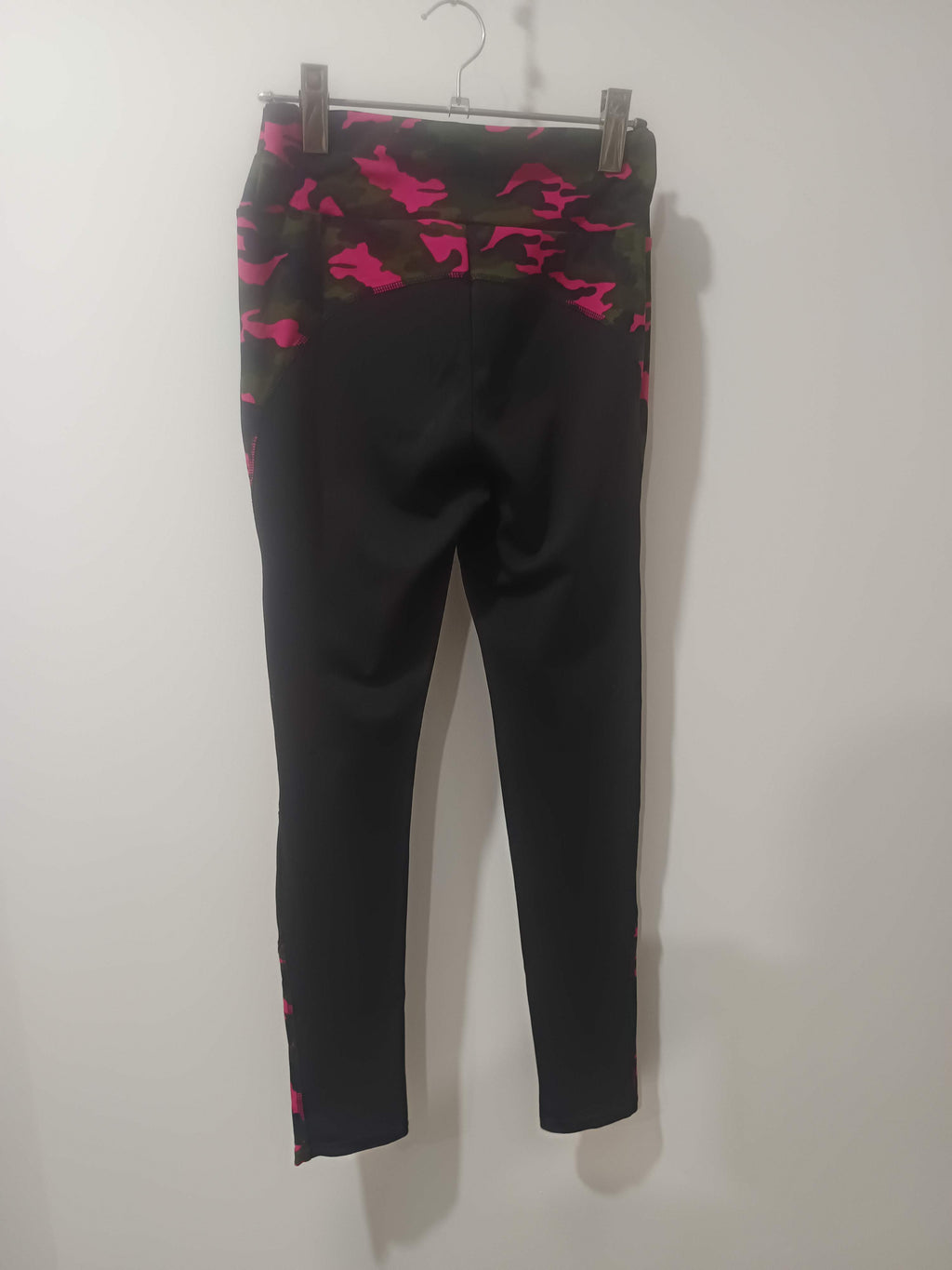 Colani sport negru camuflaj roz fuchsia high-waist spate