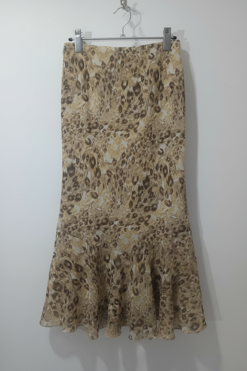 Fustă sifon leopard spate fundal alb