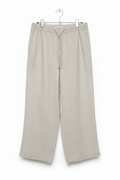 Pantaloni in față fundal alb