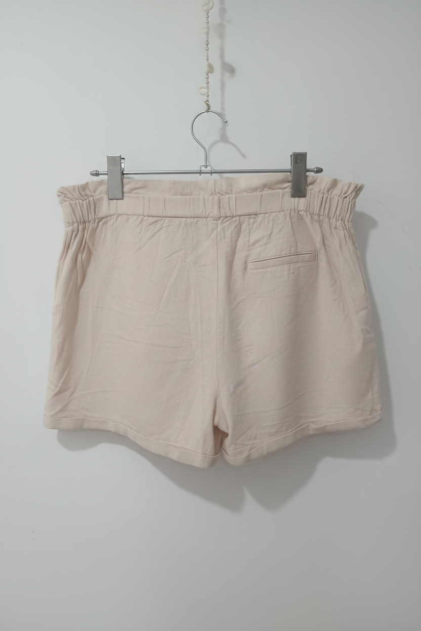 Pantaloni scurți Primark spate fundal alb