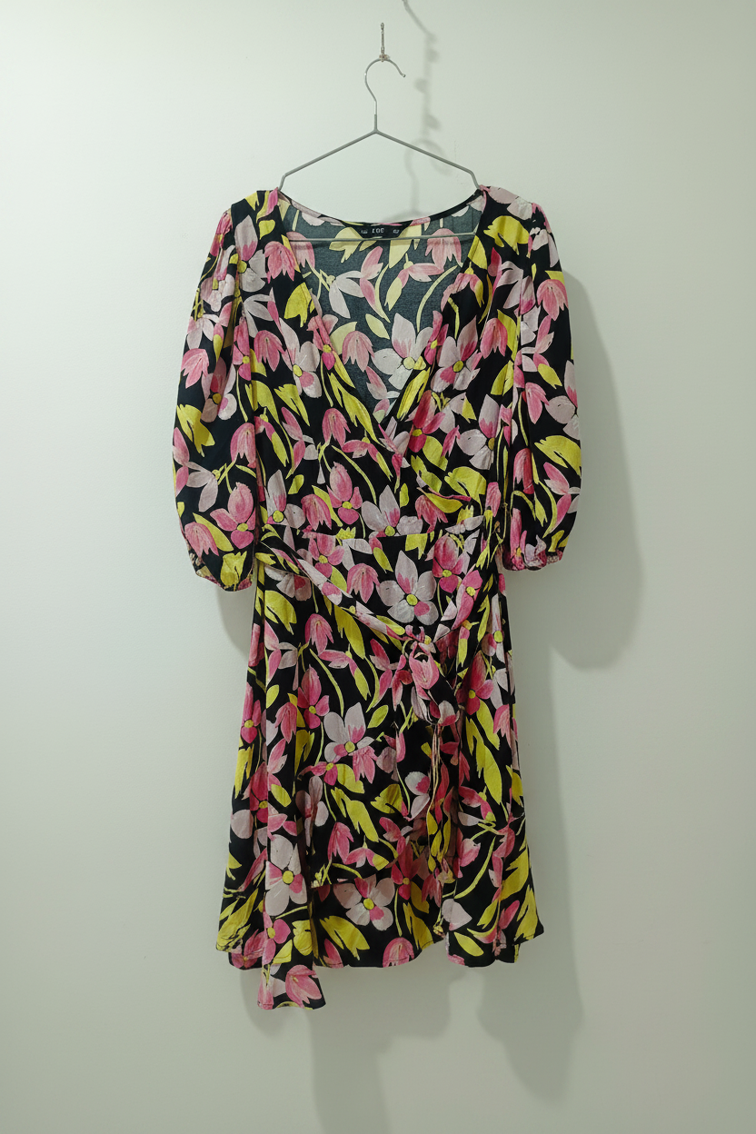 Rochie F&F față fundal alb