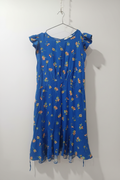 Rochie George față fundal alb