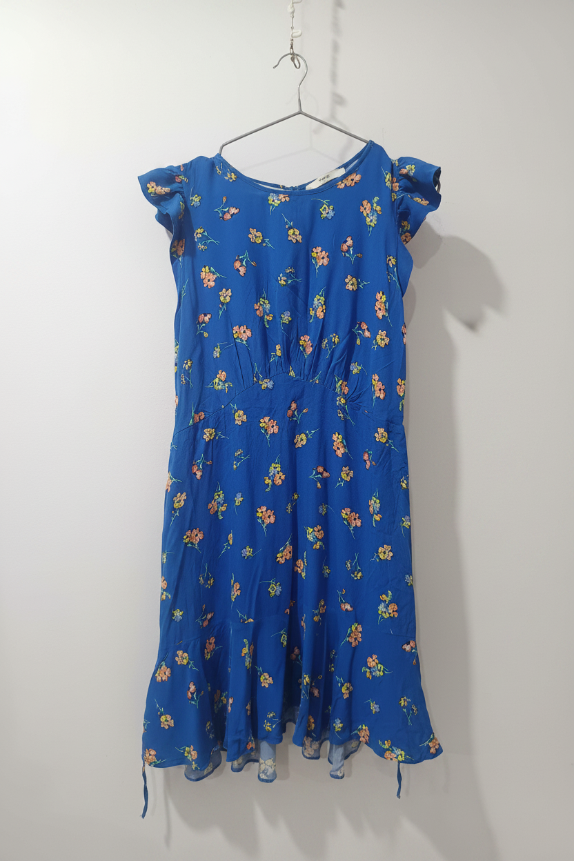 Rochie George față fundal alb