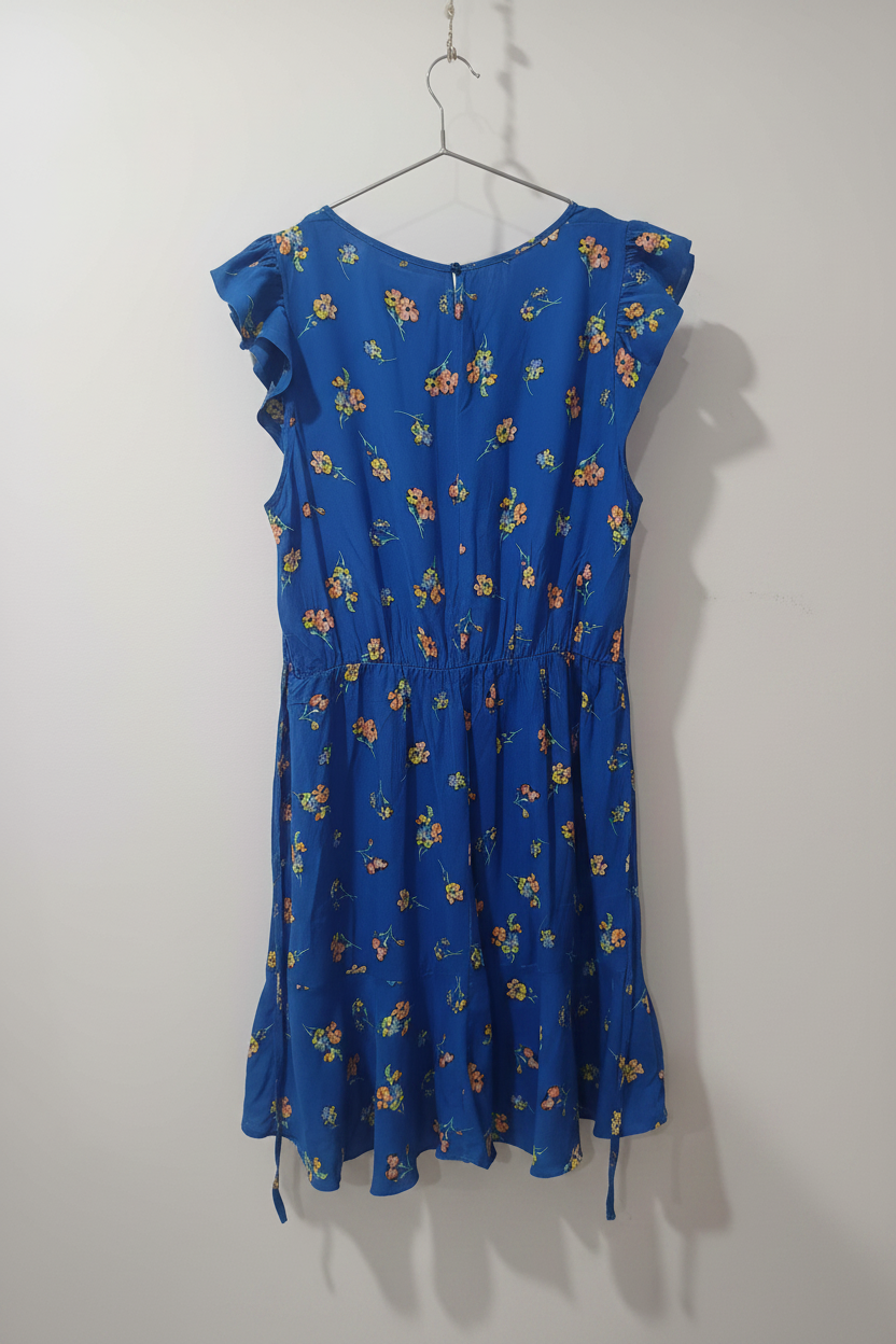 Rochie George spate fundal alb