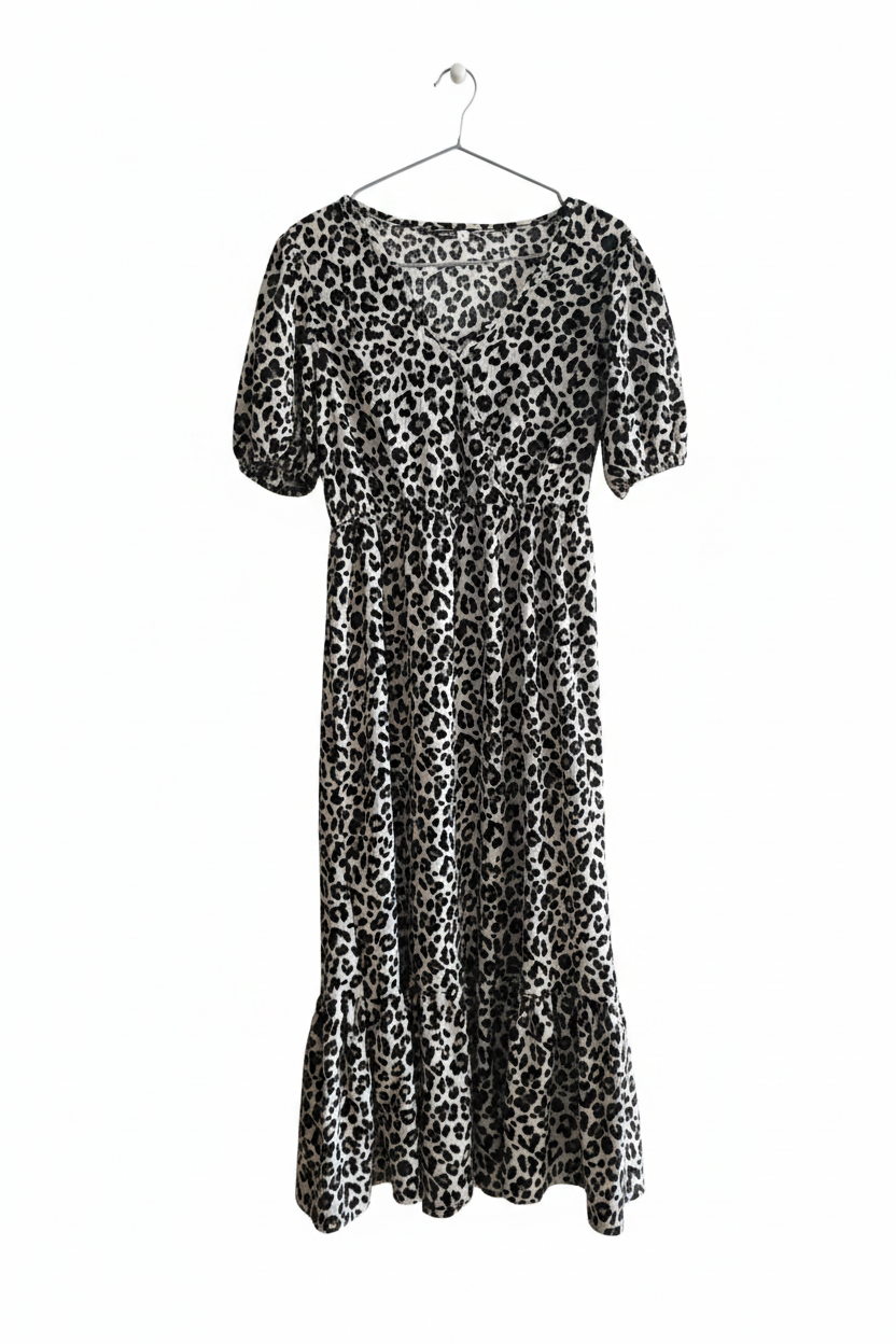 Rochie leopard pe fundal alb