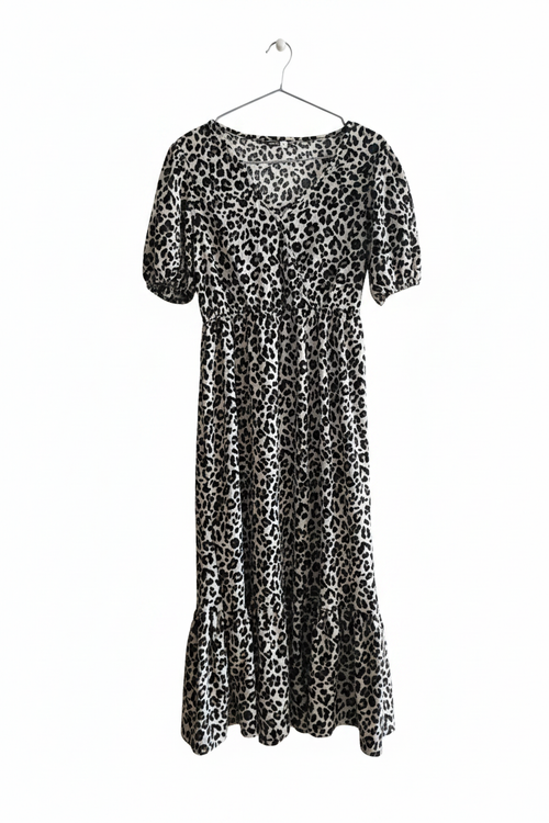 Rochie leopard pe fundal alb
