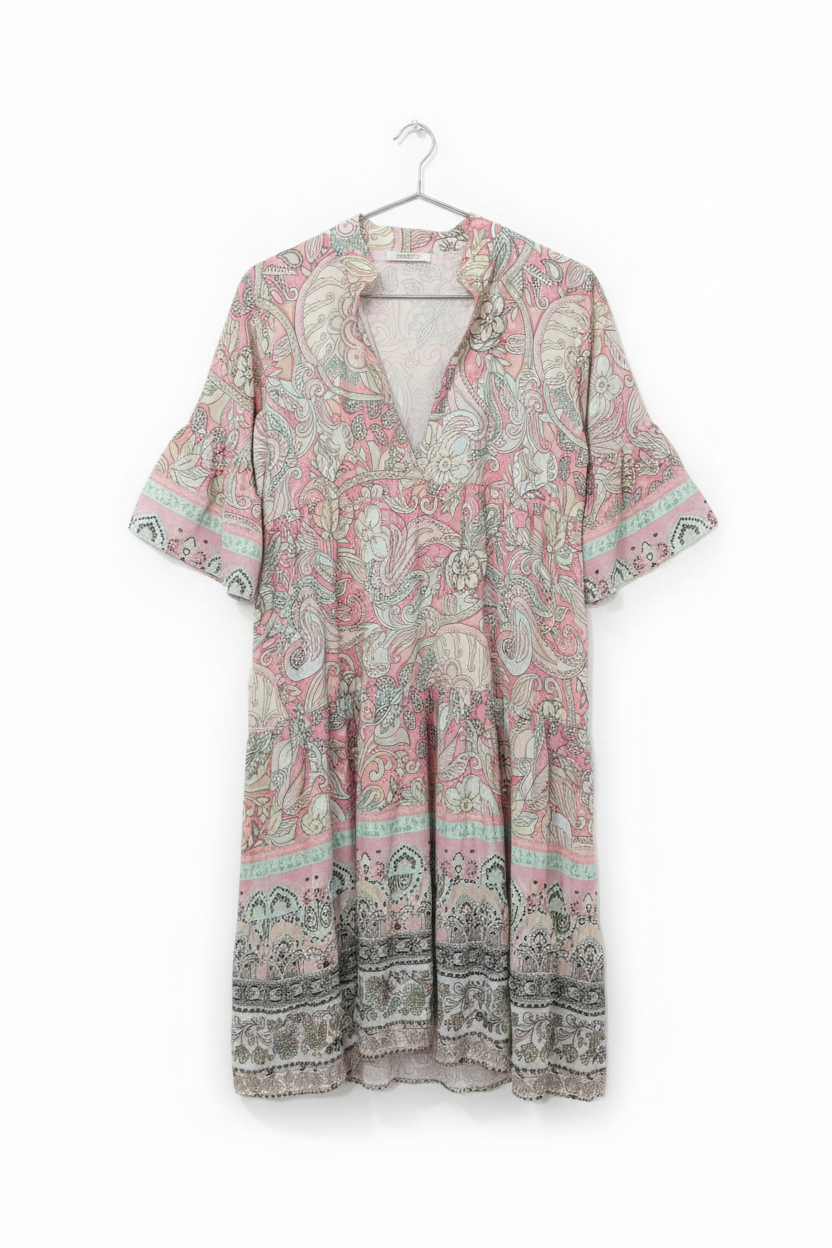 Rochie Nostalgia față fundal alb