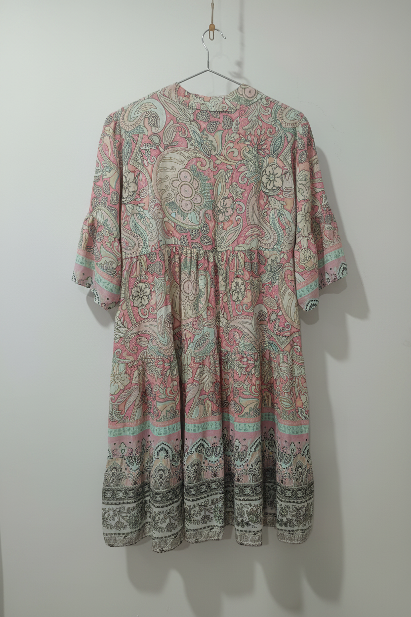 Rochie Nostalgia spate fundal alb