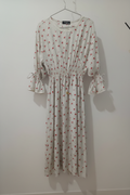 Rochie Ovbaili față fundal alb