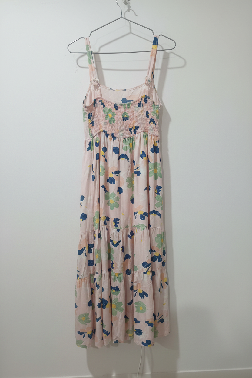 Rochie Pink Diamond spate fundal alb