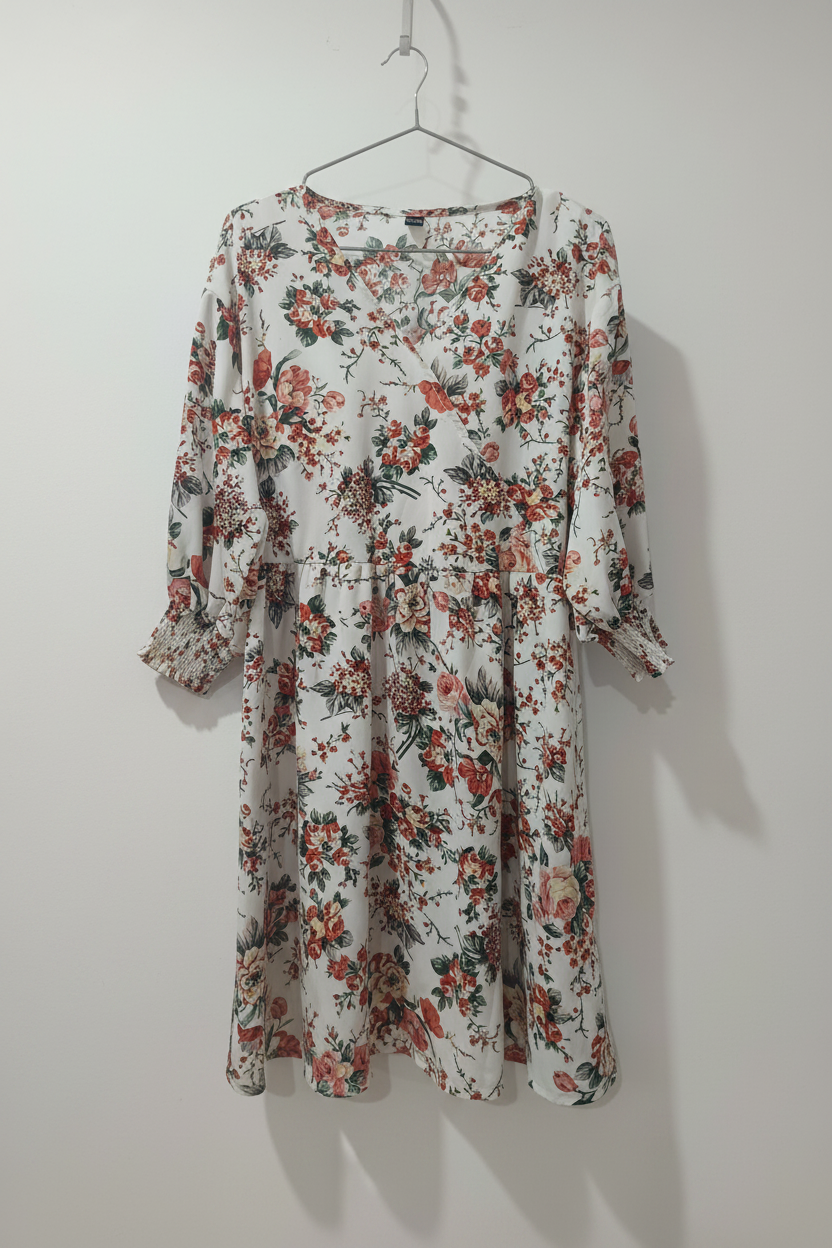 Rochie R&B față fundal alb